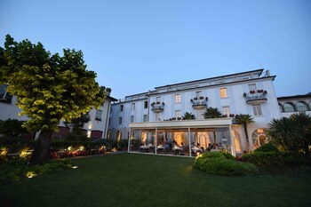 hotel rivalago