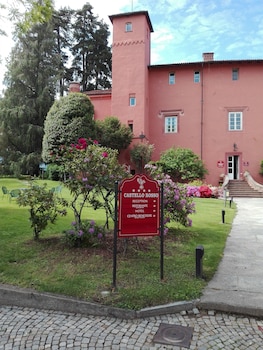 Castello Rosso,Costigliole Saluzzo>>Costigliole D'asti,4 star