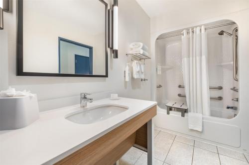 spark by hilton shepherdsville louisville south