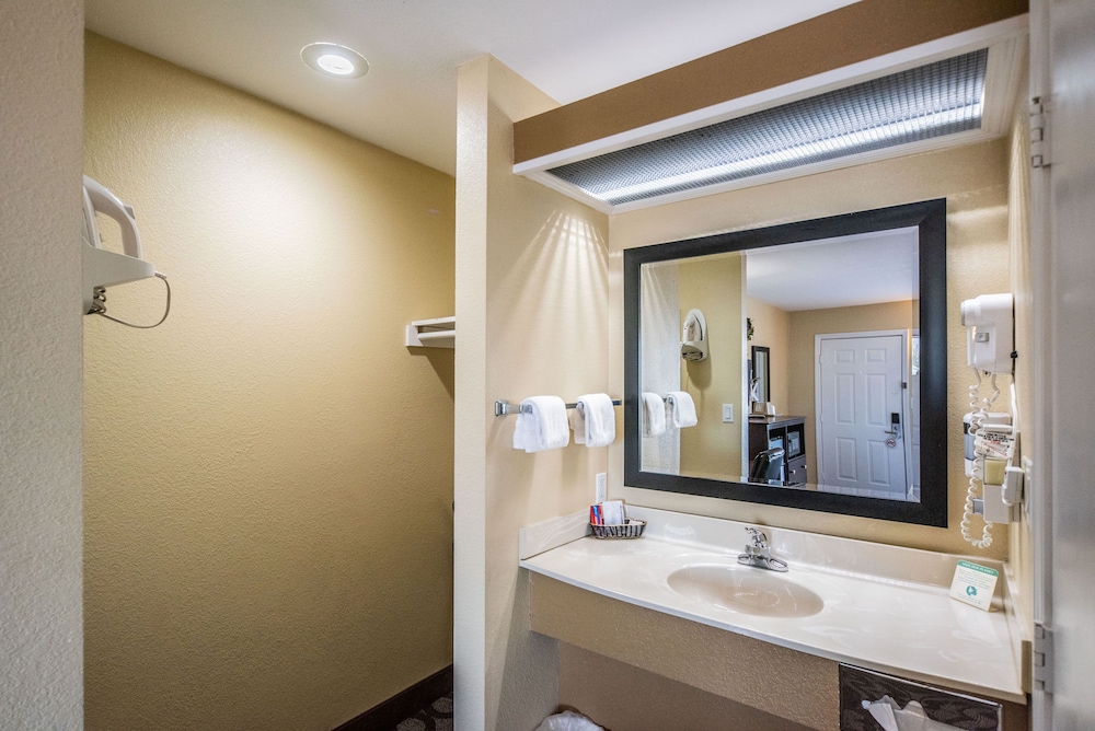 relax inn and suites