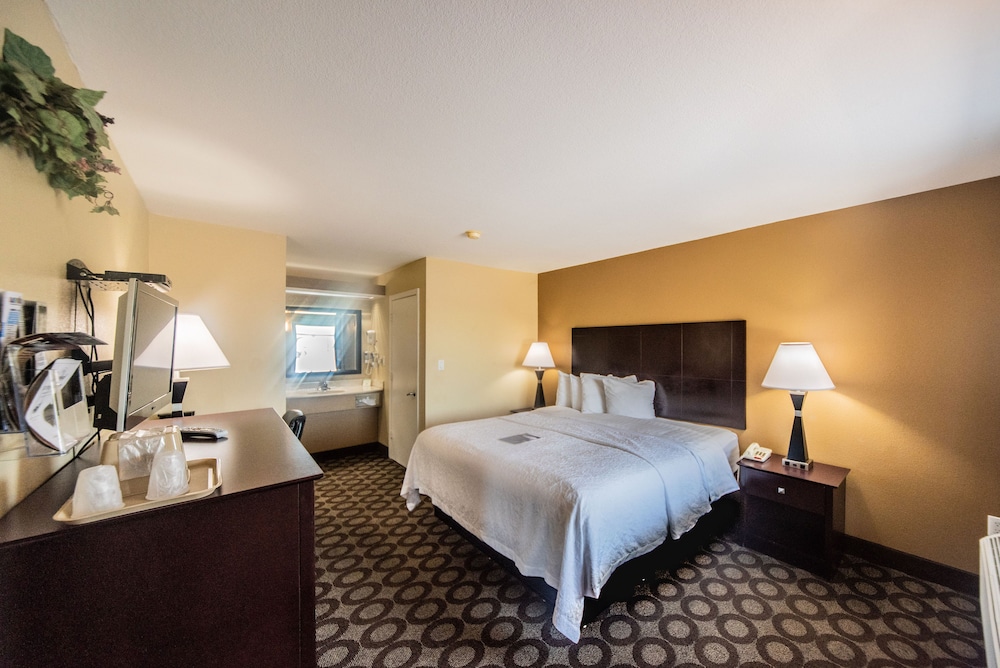 relax inn and suites