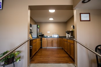 relax inn and suites