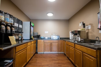 relax inn and suites