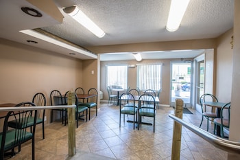 relax inn and suites