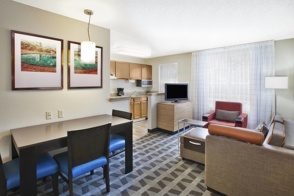 Towneplace Suites By Marriott Brookfield,Milwaukee>>Brookfield,3 star