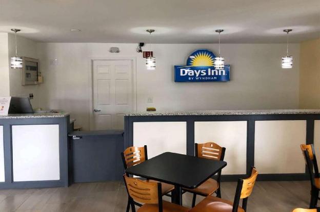 days inn by wyndham cape carteret near emerald isle