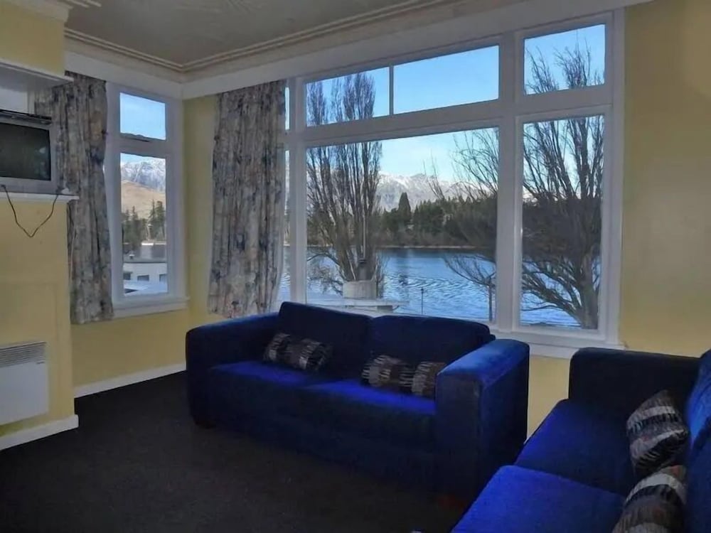 lakeside backpackers