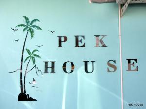 pek house