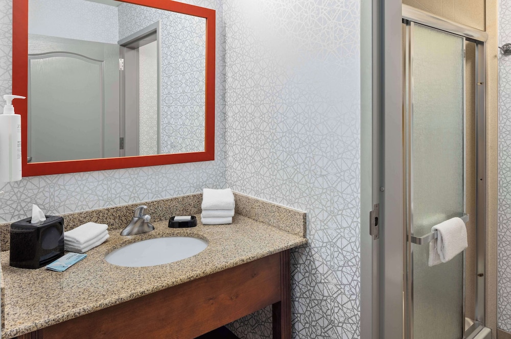 hampton inn fairmont