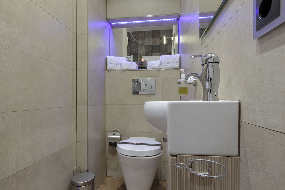 the queen luxury apartments villa liberty