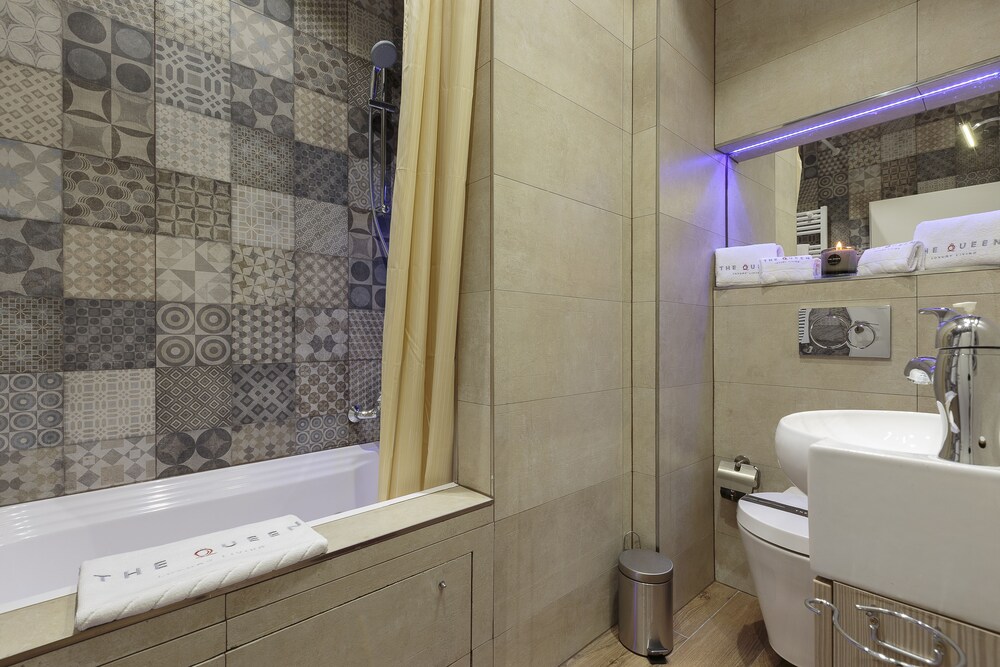 the queen luxury apartments villa liberty