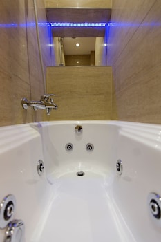 the queen luxury apartments villa liberty