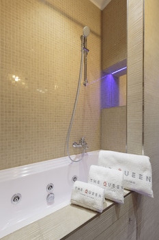 the queen luxury apartments villa liberty
