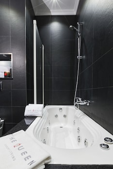 the queen luxury apartments villa liberty