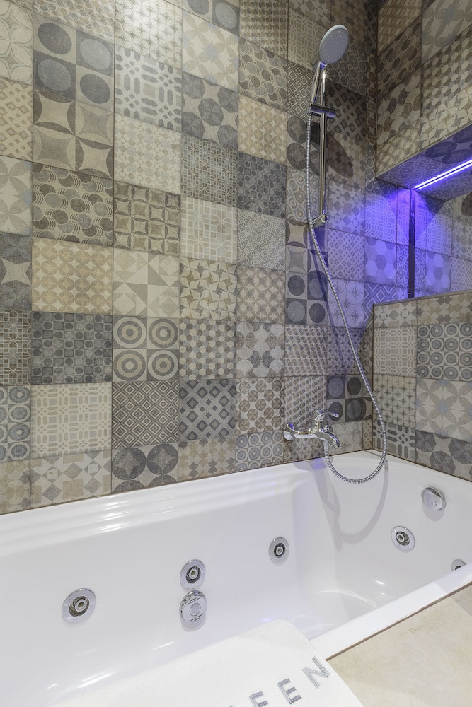the queen luxury apartments villa liberty
