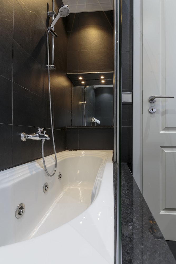 the queen luxury apartments villa liberty