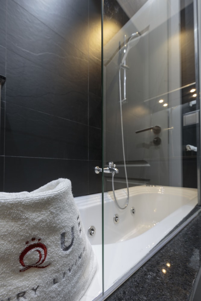 the queen luxury apartments villa liberty