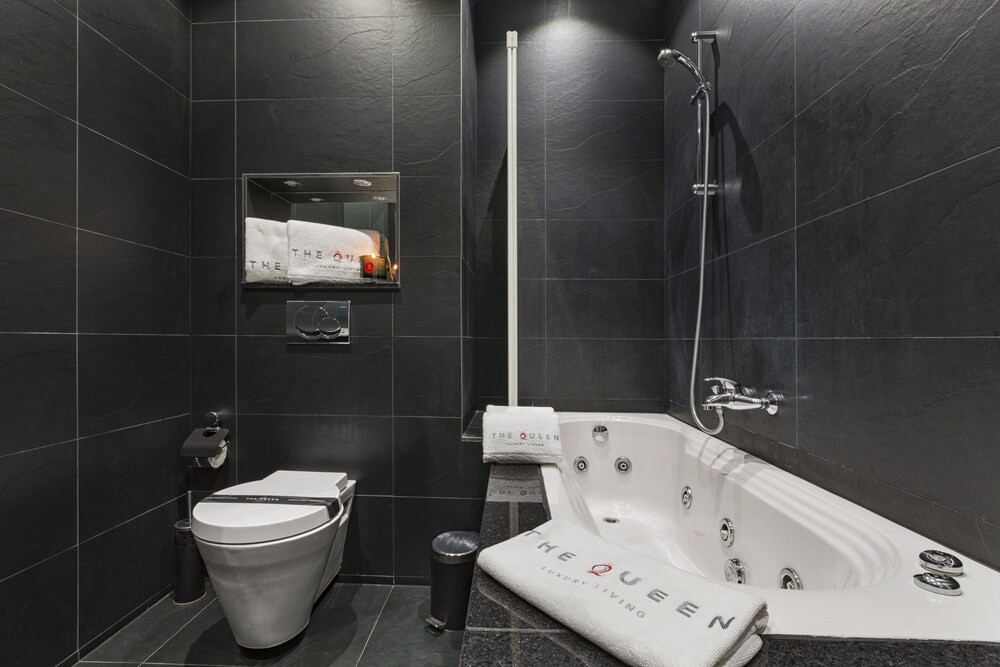 the queen luxury apartments villa liberty