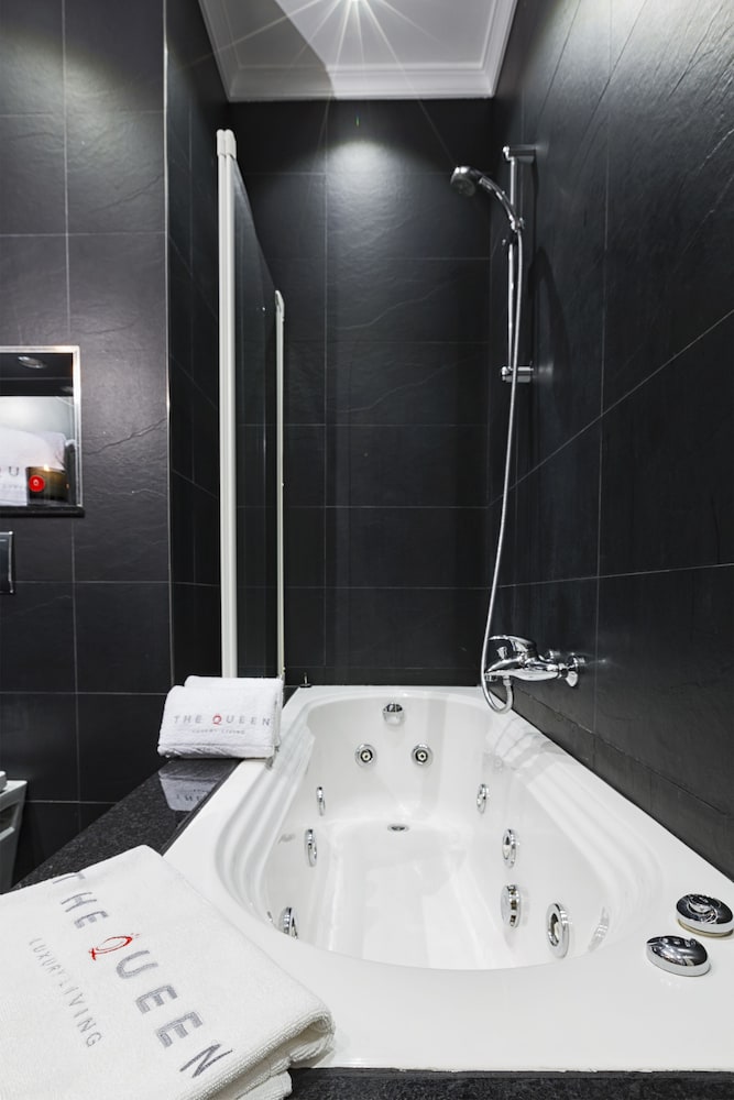 the queen luxury apartments villa liberty
