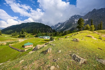 Radisson Hotel Srinagar,Nohata,4 star