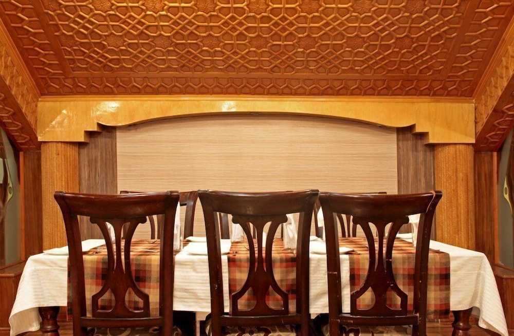 The Residency Hotel,Jammu And Kashmir>>Srinagar,3.5 star