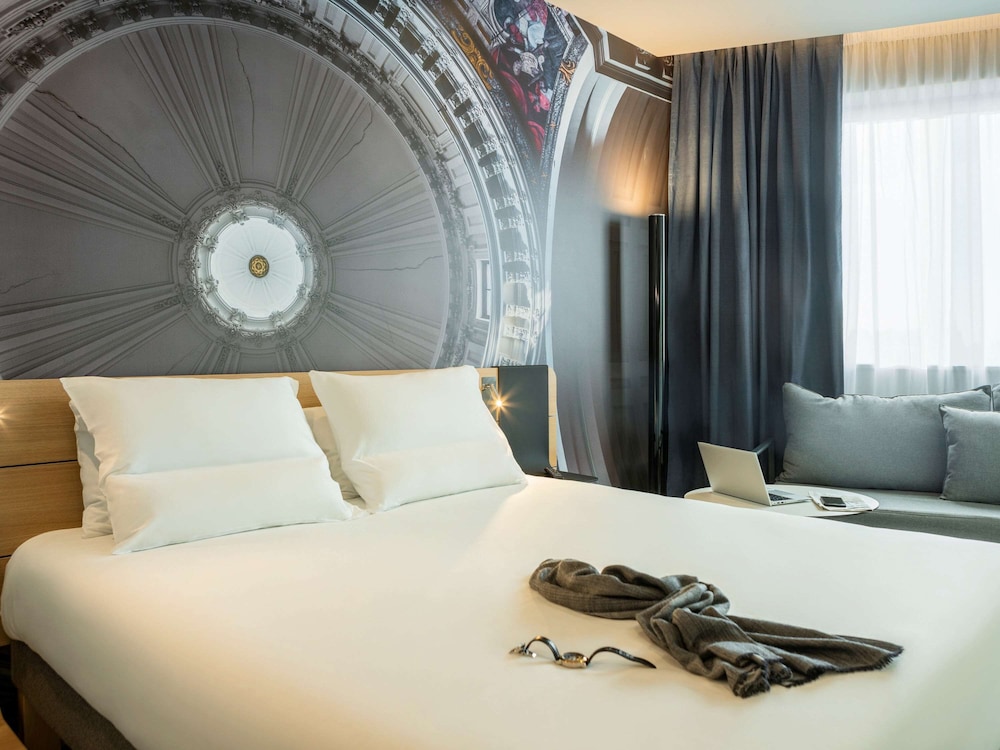 novotel belleville paris 20