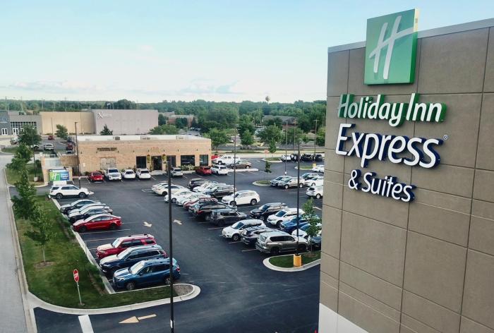 holiday inn express and suites yorkville an ihg hotel