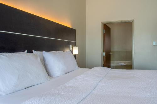 holiday inn express and suites yorkville an ihg hotel