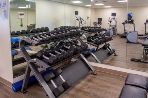 holiday inn express and suites yorkville an ihg hotel