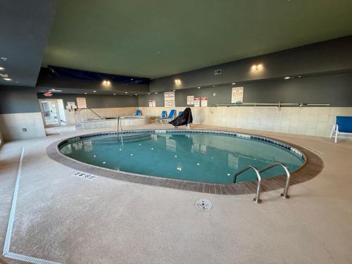 holiday inn express and suites yorkville an ihg hotel
