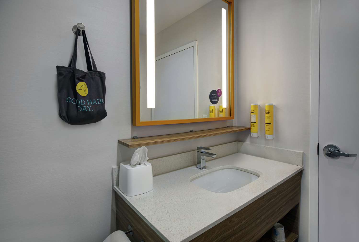 tru by hilton austin airport tx