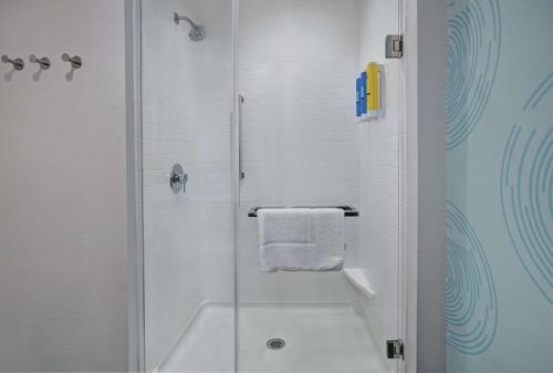 tru by hilton austin airport tx