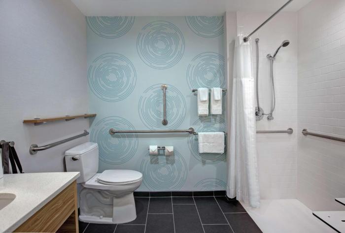 tru by hilton austin airport tx