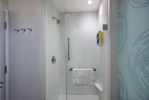 tru by hilton austin airport tx