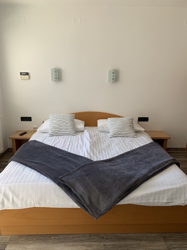 rudi hiti guest house