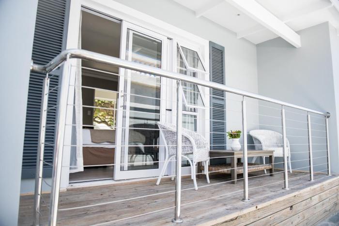 the whale on main bandb