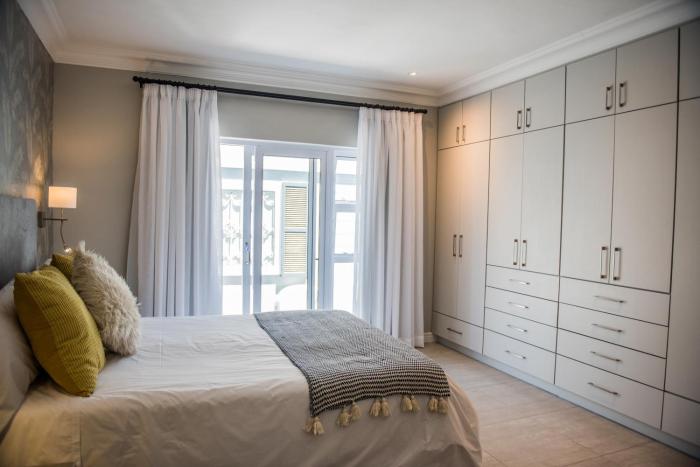 the whale on main bandb