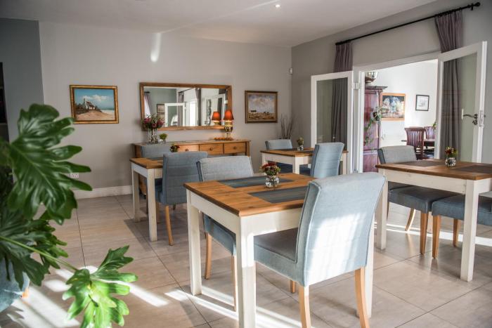 the whale on main bandb