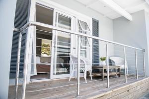 the whale on main bandb