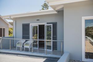 the whale on main bandb