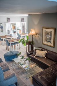 the whale on main bandb