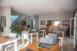 the whale on main bandb