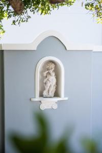 the whale on main bandb