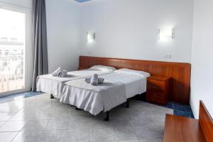 Clipper Affiliated By Fergus "Youth Recommended",Girona>>Costa Brava,2 star