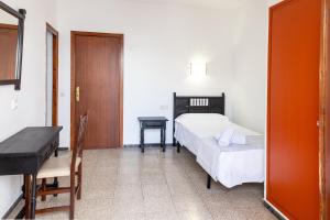 Clipper Affiliated By Fergus "Youth Recommended",Girona>>Costa Brava,2 star