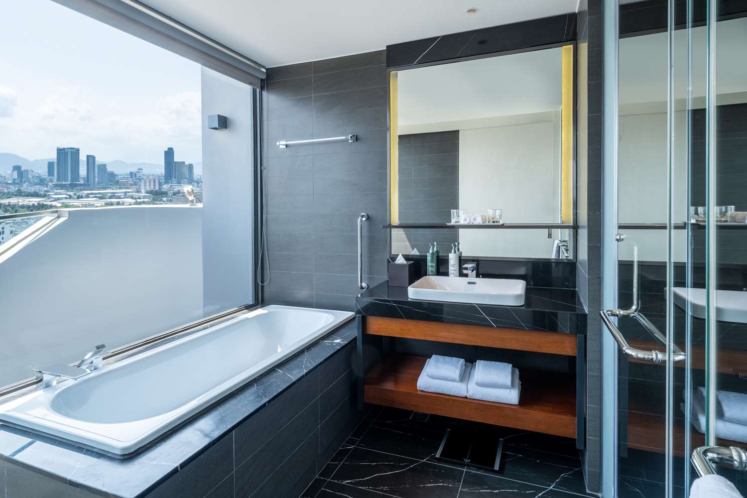hilton garden inn da nang