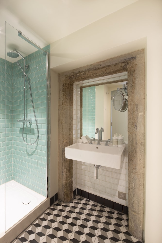 cheval abbey strand apartments at holyrood