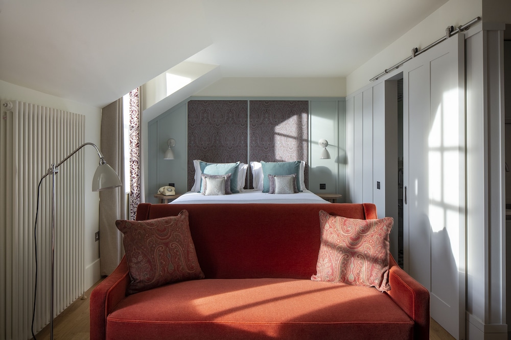 cheval abbey strand apartments at holyrood