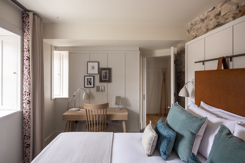 cheval abbey strand apartments at holyrood