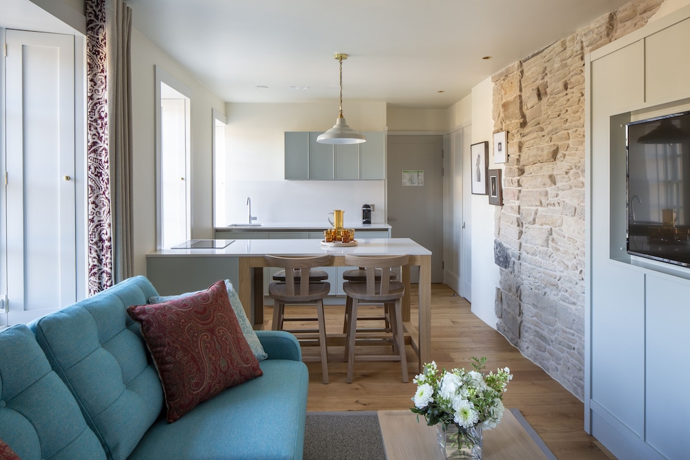 cheval abbey strand apartments at holyrood